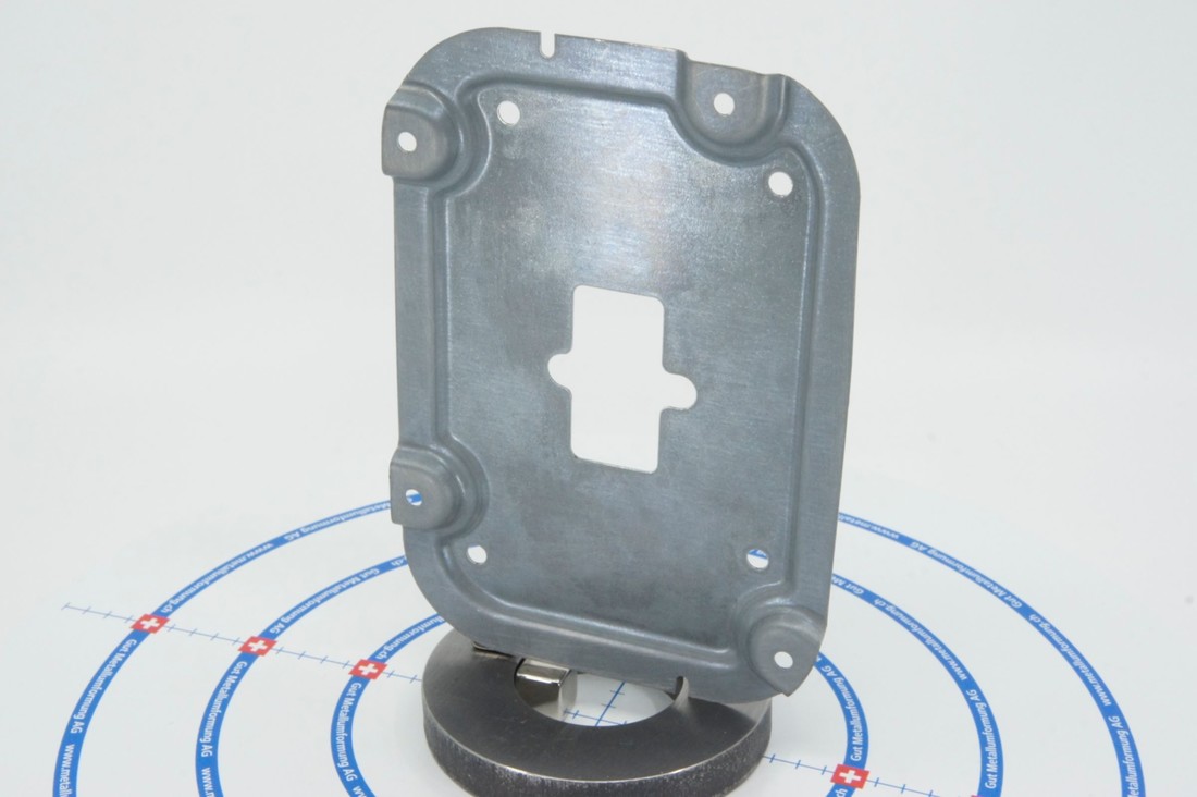 EMC cover 040 EMV-Abdeckung_2400_18qv81r6hpng5.jpg